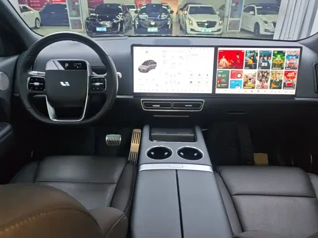 Li Auto L8 — Фото автомобиля 9