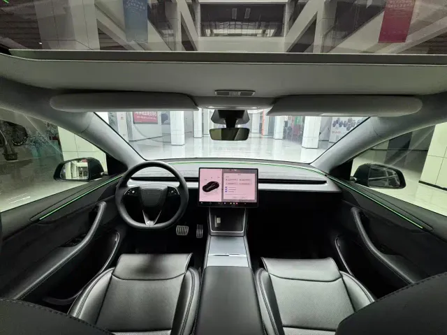 Tesla Model Y — Фото автомобиля 15