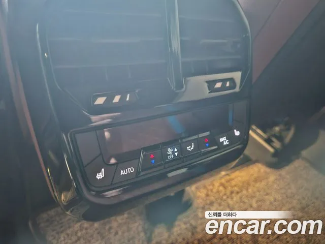 BMW iX — Фото автомобиля 14