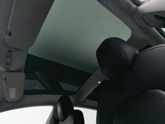 Tesla Model 3 — Фото автомобиля 14
