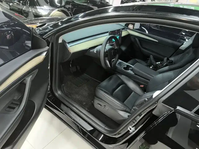 Tesla Model Y — Фото автомобиля 15