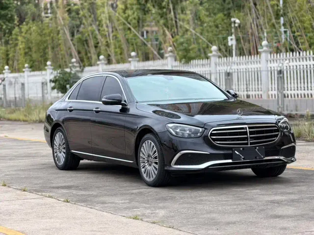 Mercedes-Benz E-Class — Фото автомобиля 4