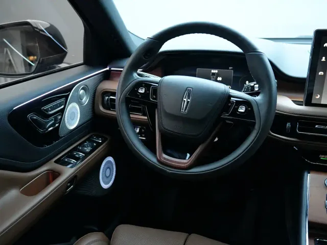 Lincoln Aviator — Фото автомобиля 12