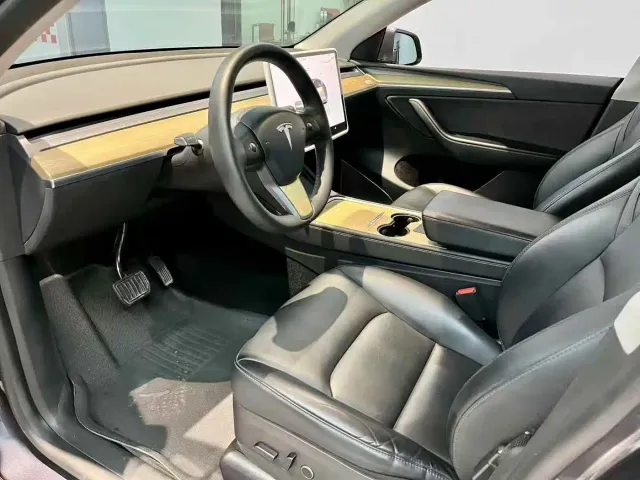 Tesla Model Y — Фото автомобиля 4