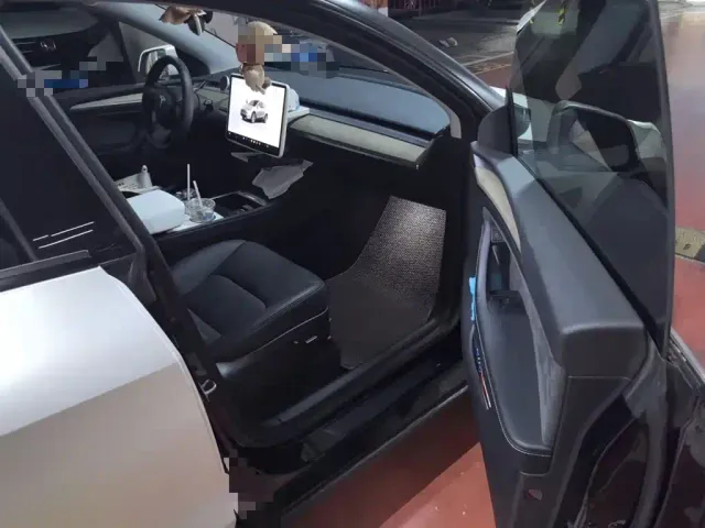 Tesla Model Y — Фото автомобиля 20