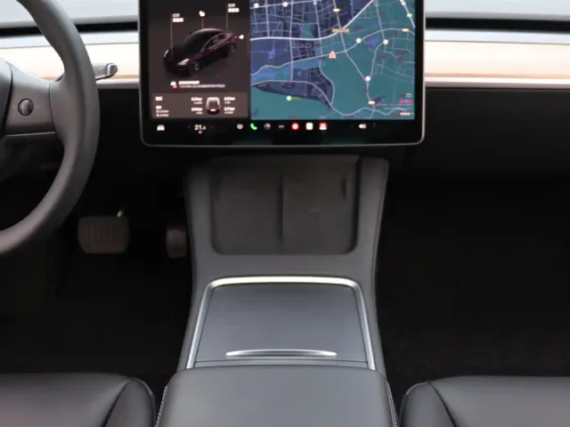 Tesla Model 3 — Фото автомобиля 15