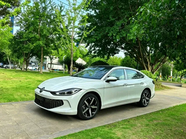 Фотография автомобиля — Volkswagen Lamando