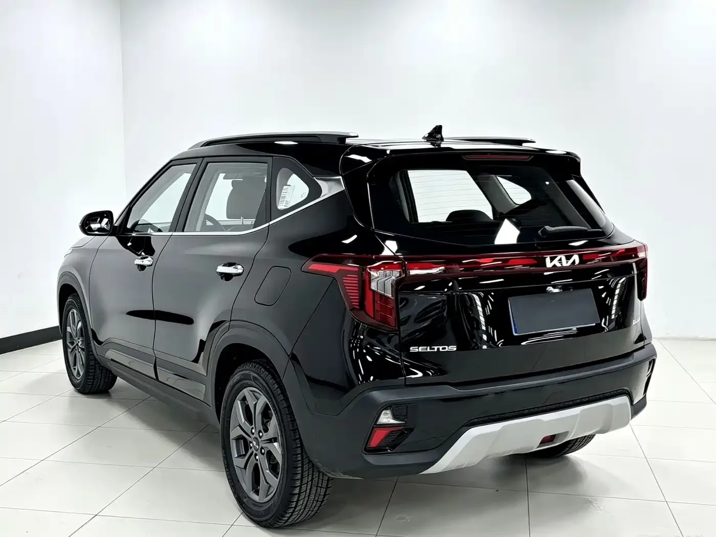 Kia Seltos 2023 1.5L CVT Luxury Edition — Фото автомобиля 6