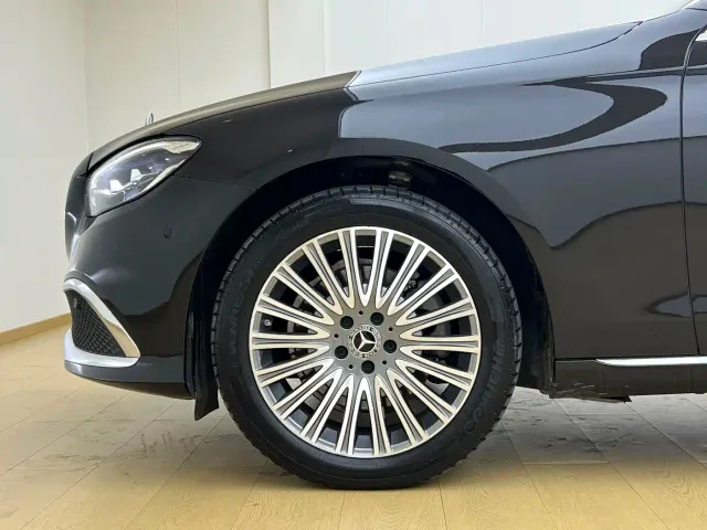 Mercedes-Benz E-Class — Фото автомобиля 5