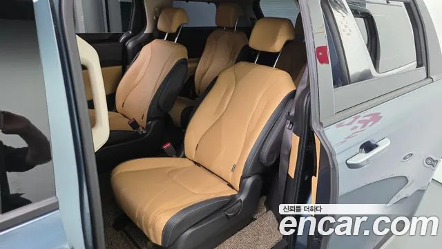 Kia Carnival Generation 4 — Фото автомобиля 11