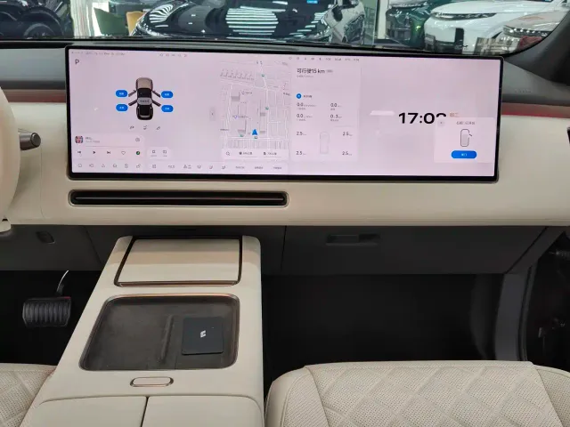 Li Auto L8 — Фото автомобиля 8