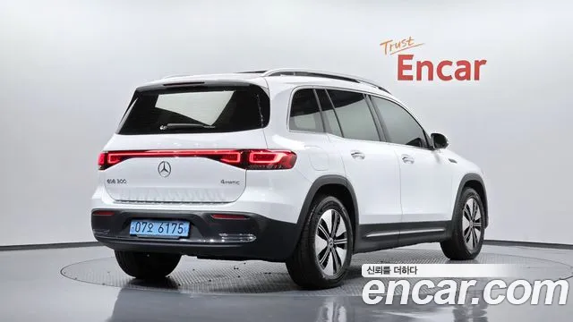 Mercedes-Benz EQB X243 — Фото автомобиля 2