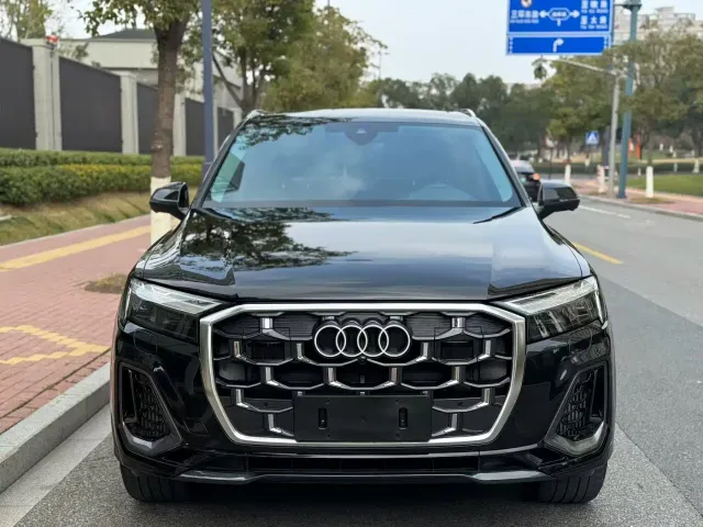 Audi Q7 — Фото автомобиля 2