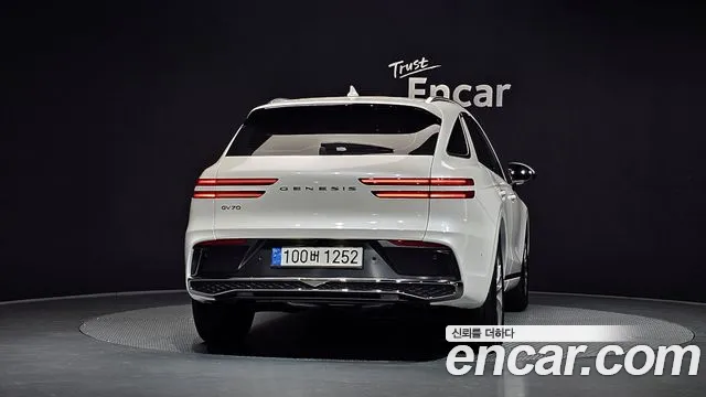 Genesis GV70 — Фото автомобиля 4