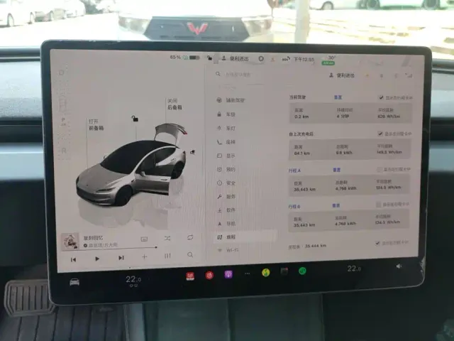 Tesla Model 3 — Фото автомобиля 14