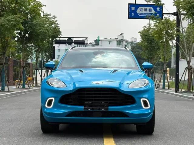 Aston Martin DBX — Фото автомобиля 2