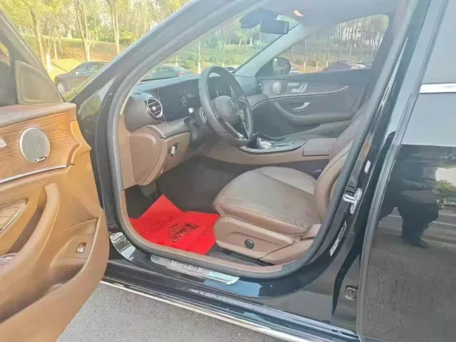 Mercedes-Benz E-Class — Фото автомобиля 4