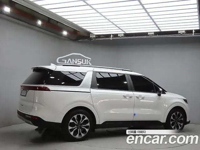 Kia Carnival Generation 4 — Фото автомобиля 4