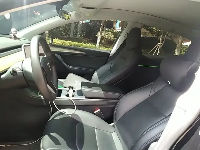 Tesla Model Y — Фото автомобиля 16