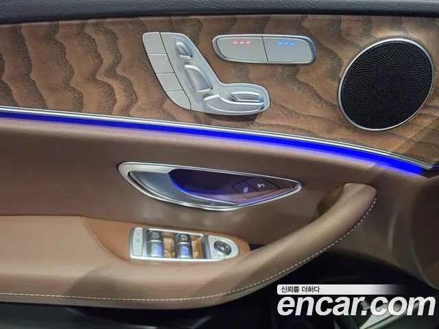 Mercedes-Benz E-Class — Фото автомобиля 12