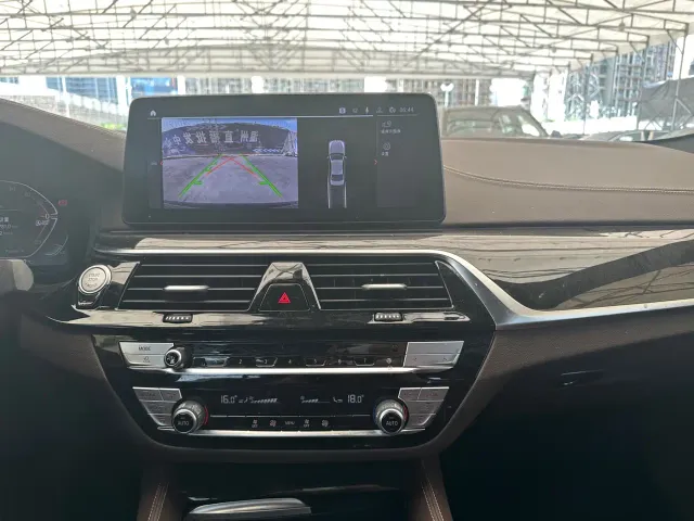 BMW 5 Series — Фото автомобиля 25