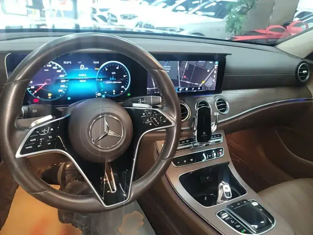 Mercedes-Benz E-Class — Фото автомобиля 9