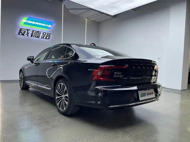 Volvo S90 — Фото автомобиля 7
