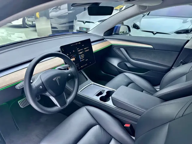 Tesla Model 3 — Фото автомобиля 5