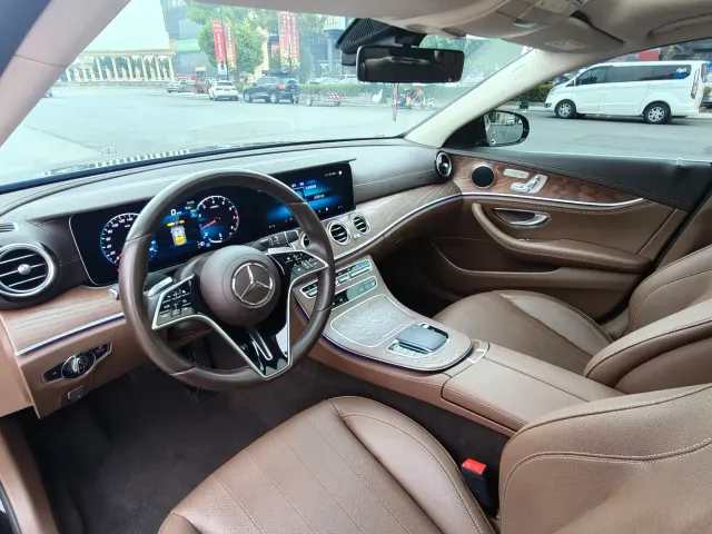 Mercedes-Benz E-Class — Фото автомобиля 15