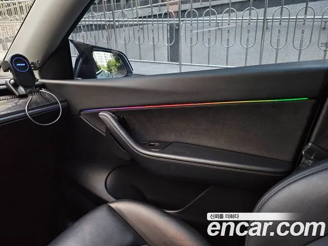 Tesla Model Y — Фото автомобиля 19
