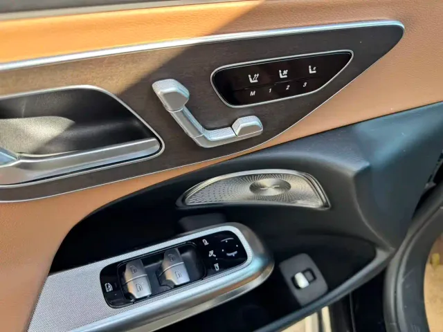 Mercedes-Benz E-Class — Фото автомобиля 4