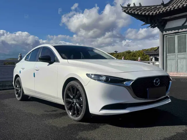 Mazda Axela — Фото автомобиля 3