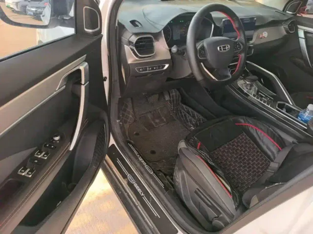 Geely Binyue — Фото автомобиля 15