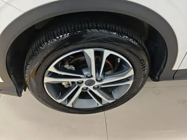 Geely Binyue — Фото автомобиля 22