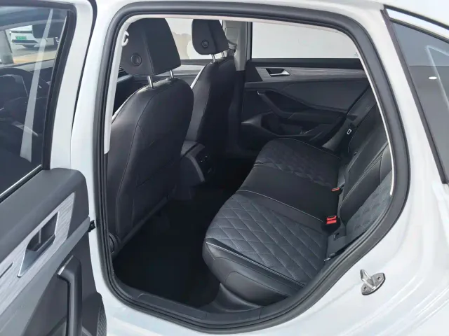 Volkswagen Sagitar — Фото автомобиля 8