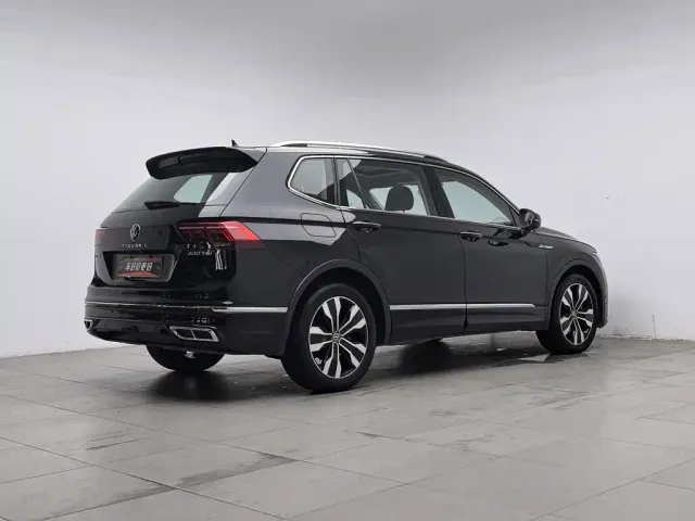 Volkswagen Tiguan L — Фото автомобиля 2