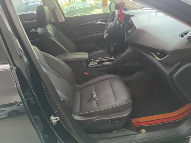 Buick Envision Plus — Фото автомобиля 24