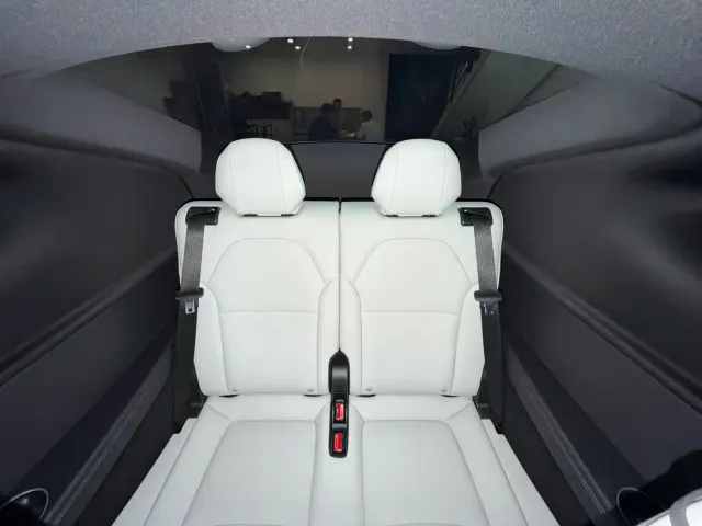 Tesla Model Y L — Фото автомобиля 20