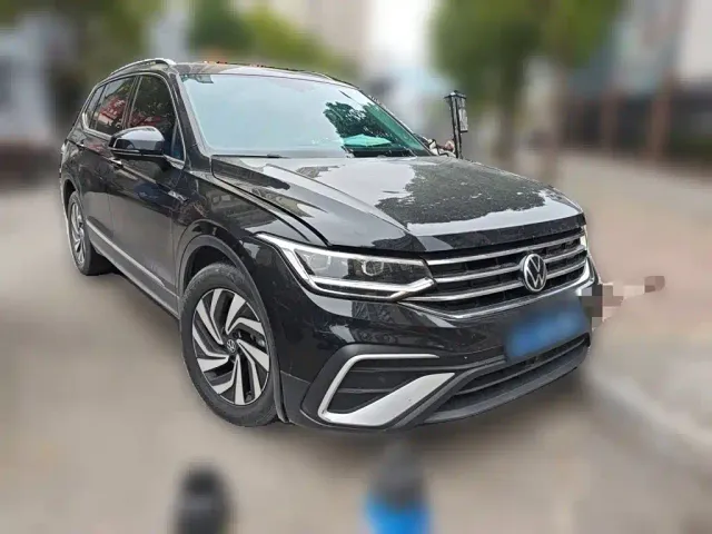 Volkswagen Tiguan L — Фото автомобиля 23
