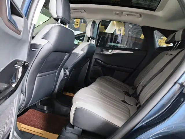 Ford Escape — Фото автомобиля 16