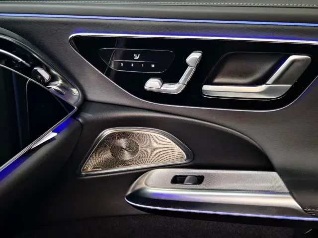 Mercedes-Benz E-Class — Фото автомобиля 11