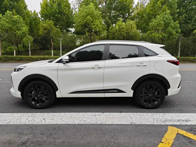 JAC Motors JAC QX PHEV — Фото автомобиля 3