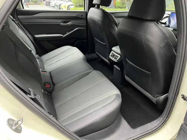 BYD Qin L — Фото автомобиля 10
