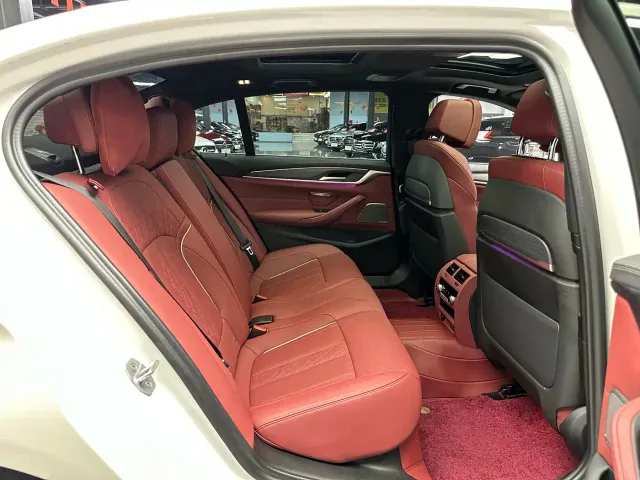 BMW 5 Series — Фото автомобиля 8
