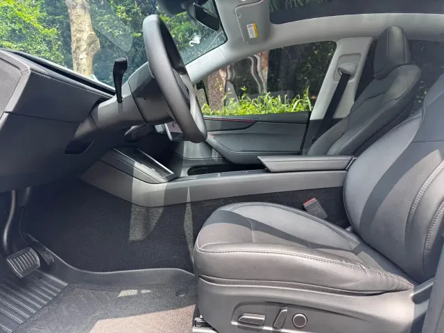 Tesla Model Y — Фото автомобиля 7