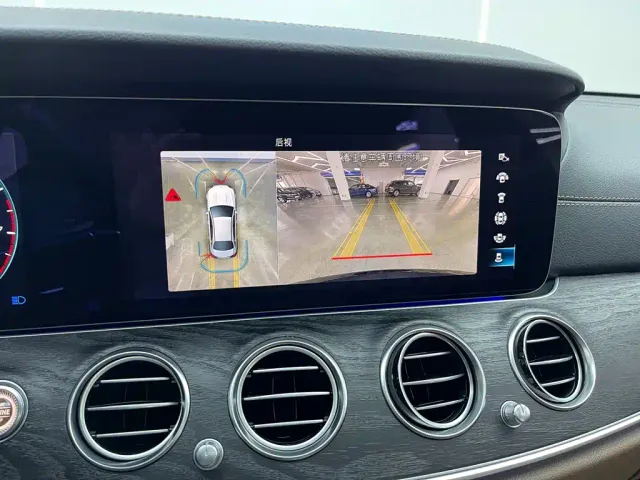 Mercedes-Benz E-Class — Фото автомобиля 28