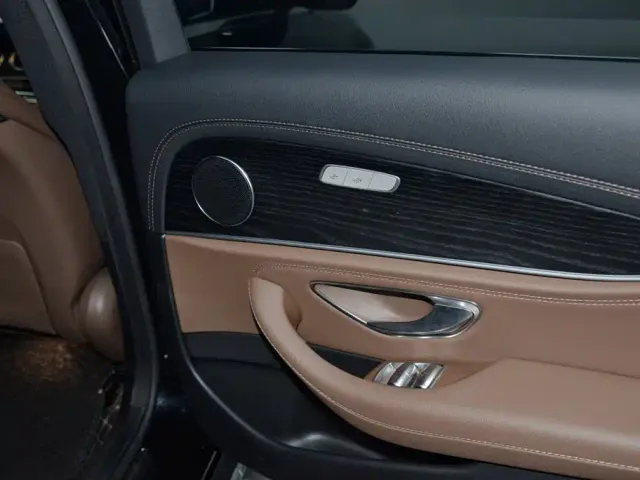 Mercedes-Benz E-Class — Фото автомобиля 17