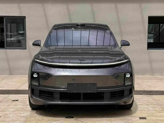 Li Auto L8 — Фото автомобиля 2
