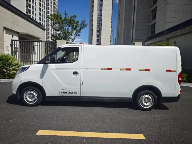 Maxus EV30 — Фото автомобиля 12