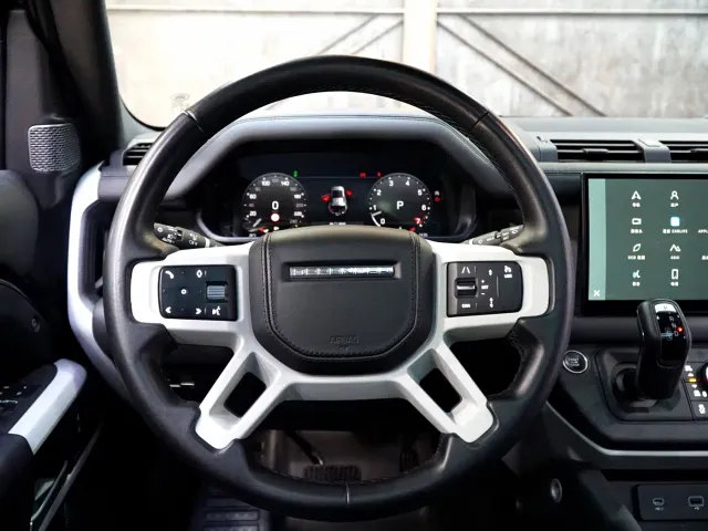 Land Rover Defender — Фото автомобиля 13